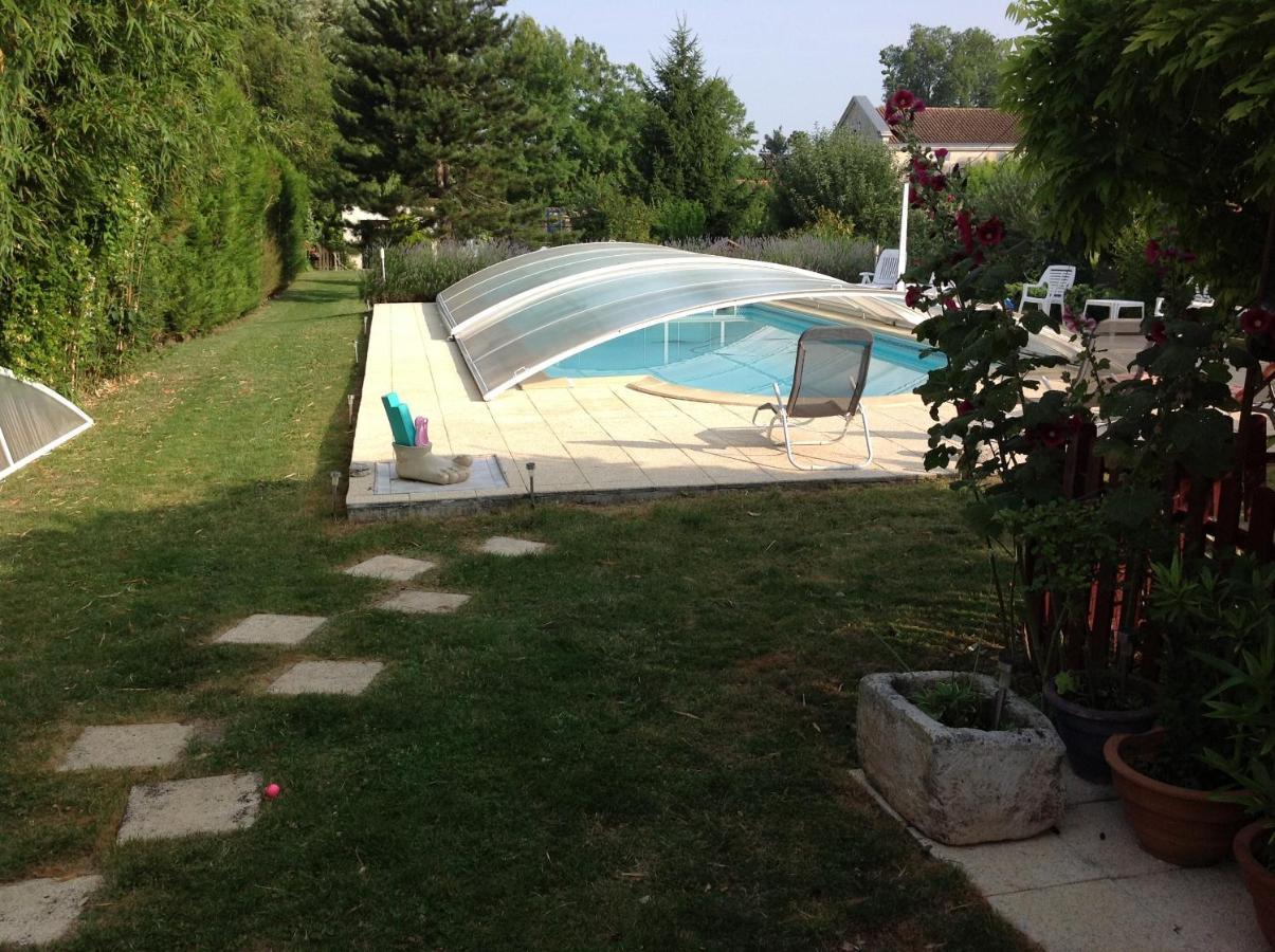 Studio Avec Piscine Privee Jardin Clos Et Wifi A Saint Jean D'Angely エクステリア 写真